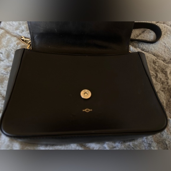 Yvonne Yvonne chain and leather shoulder bag purse black gold accents - Picture 5 of 9